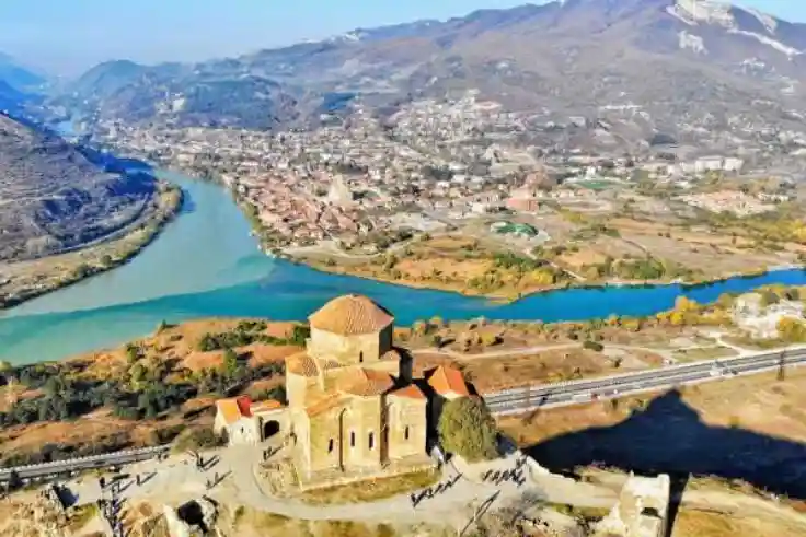 جاذبه های تور گرجستان از مشهد، تجربه ای بی نظیر از زیبایی ها و تاریخ